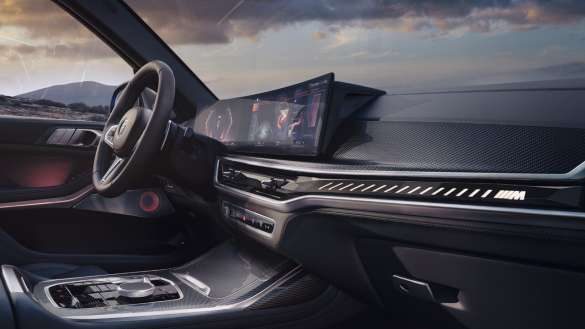 X7 M60i BMW Curved Display und M-spezifische Ambiente Lichtleiste